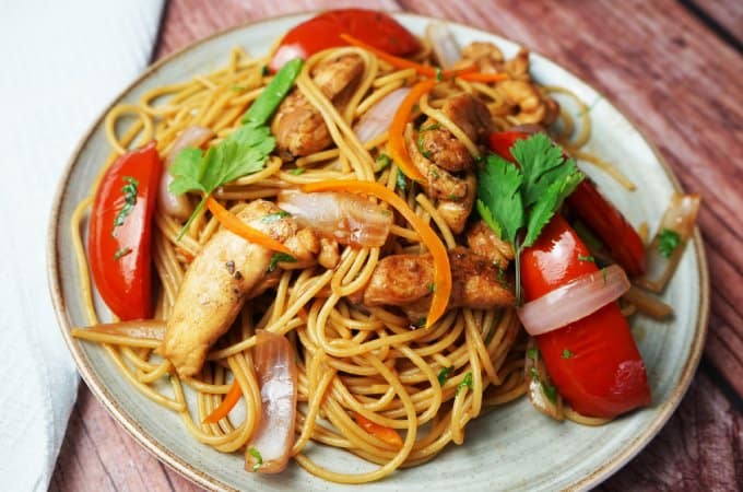 Tallarín saltado